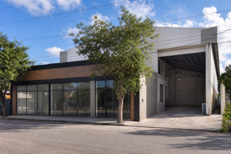 Read more about the article Ejidal Commercial Bodega: Local Comercial y Bodega in Playa del Carmen