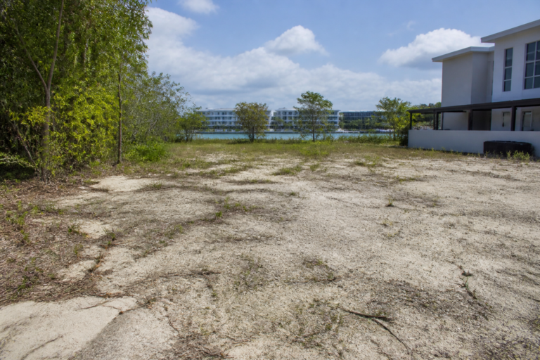Read more about the article La Laguna lot: 218 m2 Land in Puerto Cancún