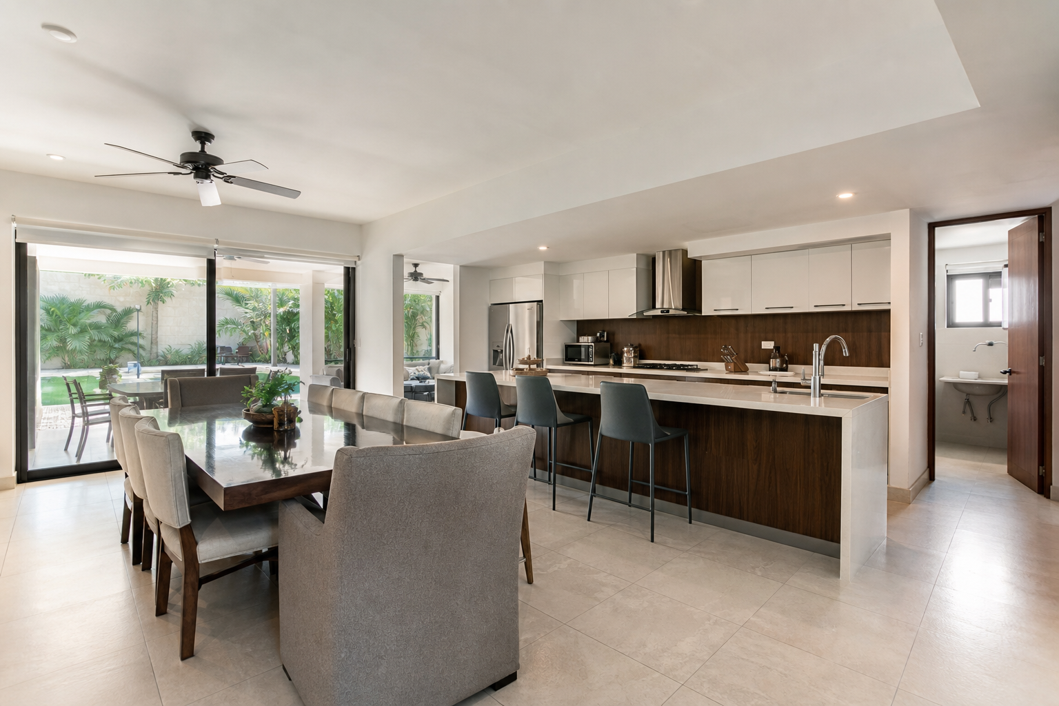 You are currently viewing Lagos del Sol Residence: Integral Kitchen and Service Room