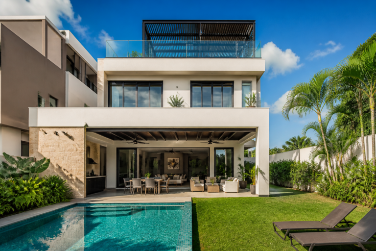 Read more about the article Puerto Cancun Roof Garden: 3-Bedroom Residence with Pool and Study