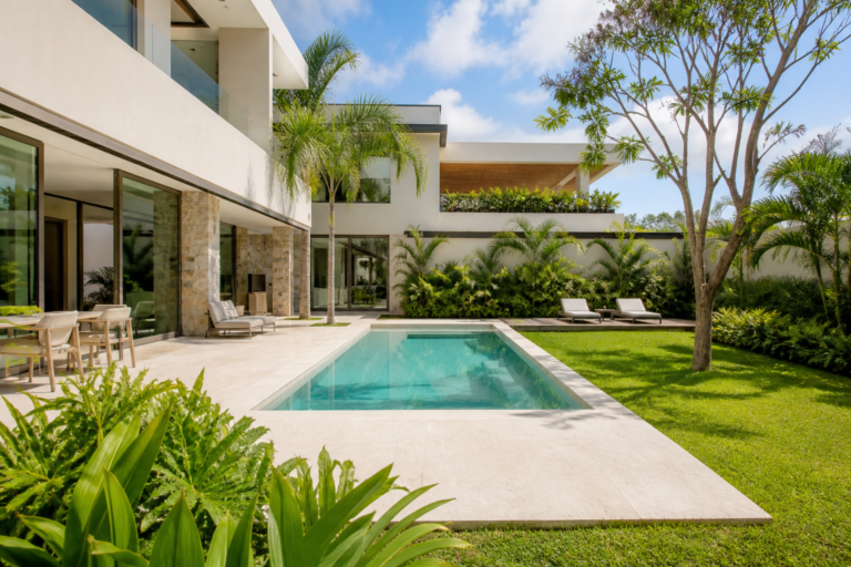 Read more about the article Residencia Puerto Cancún: Alberca, Jardín y Roof Garden