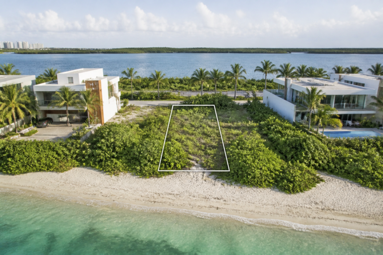 Read more about the article Terreno La Laguna: acceso directo y privado a la playa en Puerto Cancún